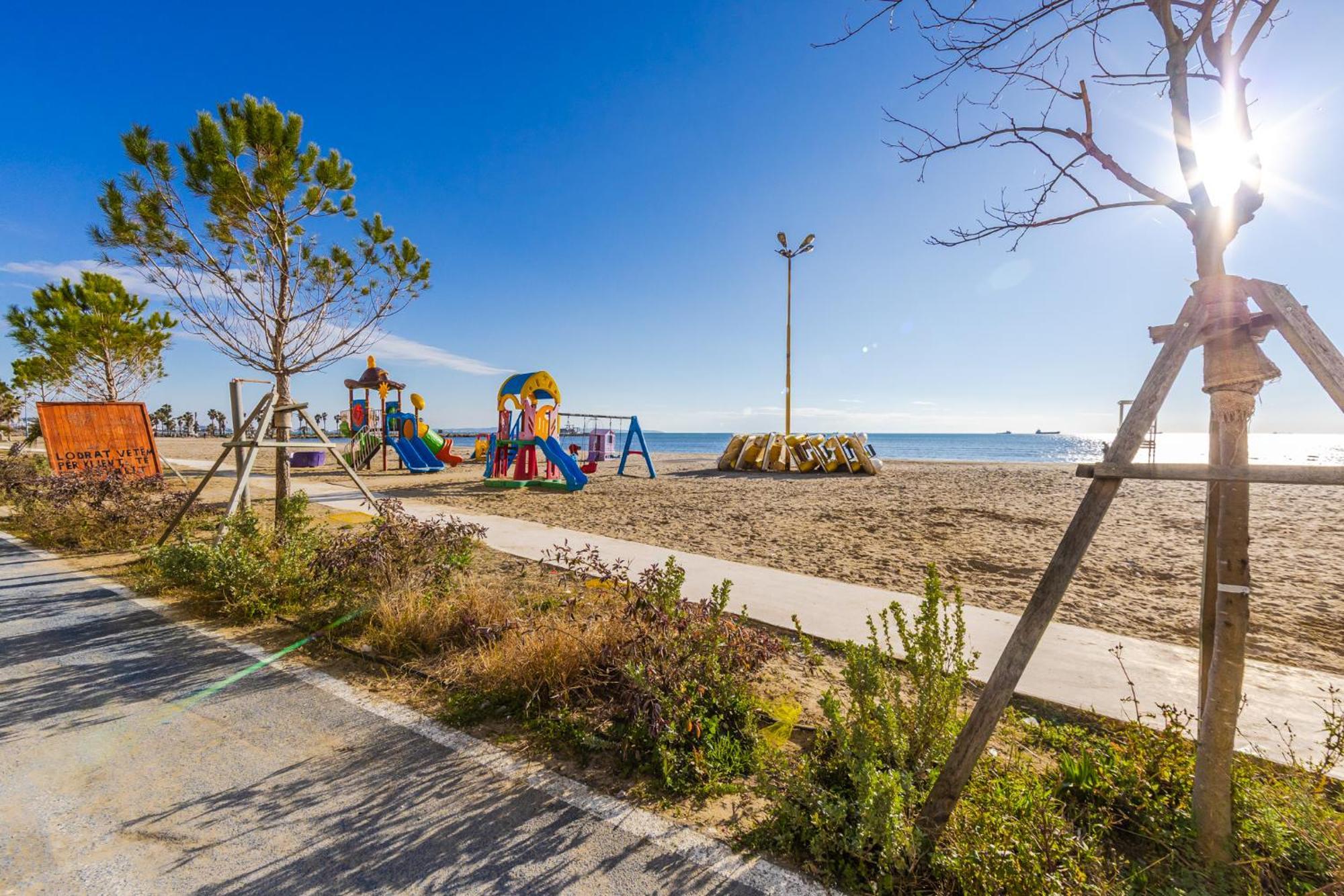 The Beachfront Apartment Durrës Buitenkant foto