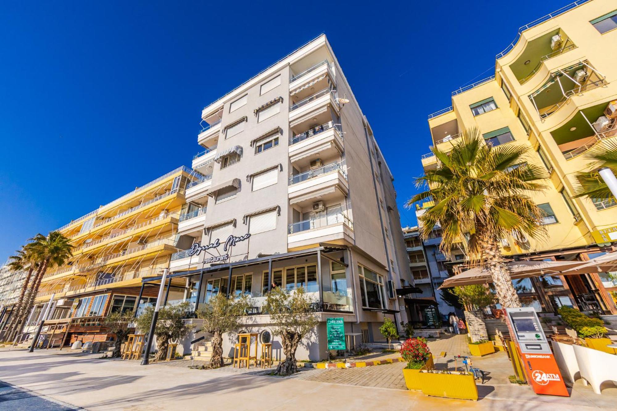 The Beachfront Apartment Durrës Buitenkant foto