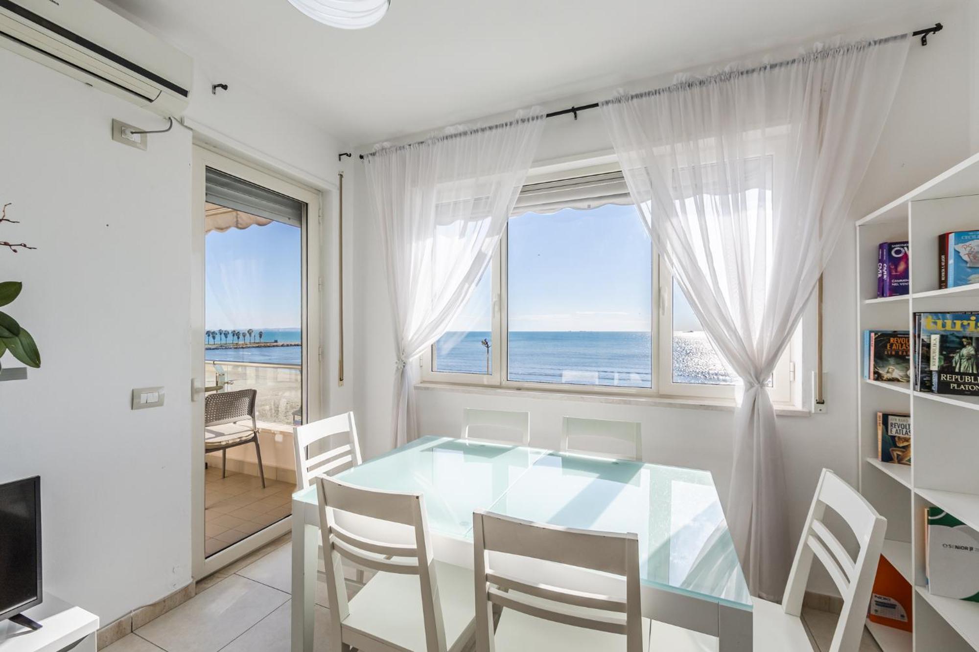 The Beachfront Apartment Durrës Buitenkant foto