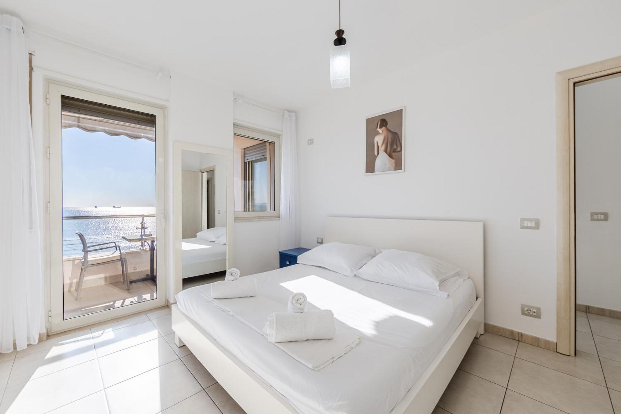 The Beachfront Apartment Durrës Buitenkant foto